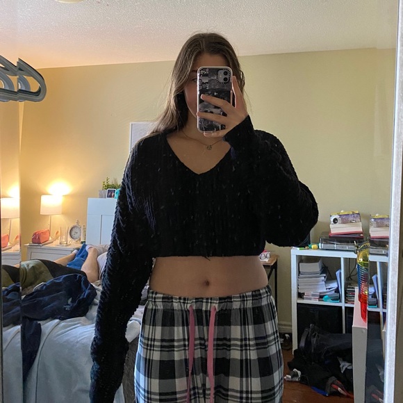 Black knit crop top - Picture 3 of 5